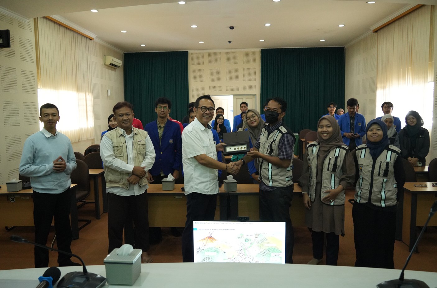 Summer School Fakutas Teknik dan Perencanaan UII di Balai Teknik Sabo