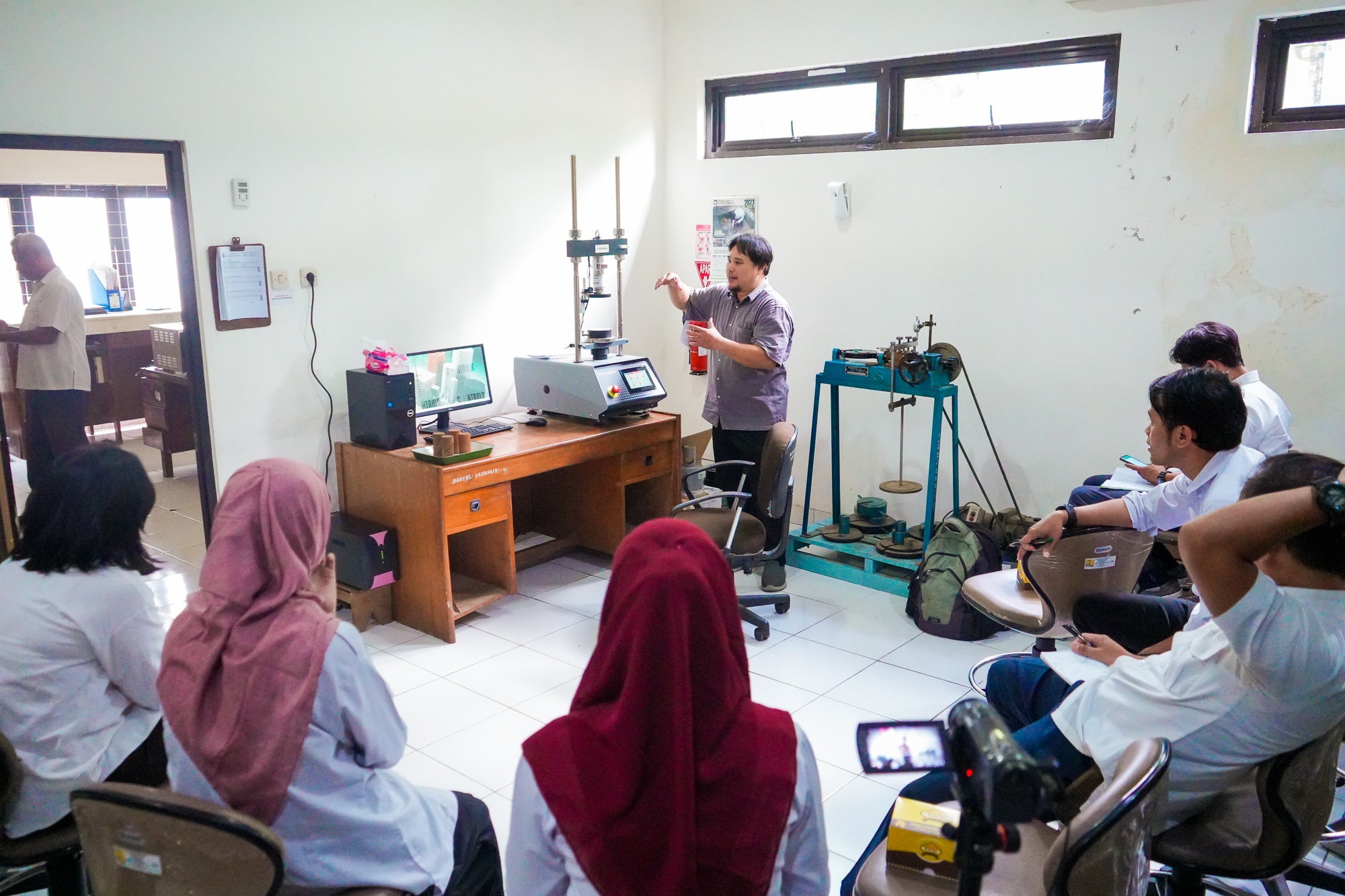 Revitalisasi Peralatan Laboratorium Balai Teknik Sabo