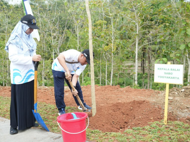 Penanaman Pohon dan Pembuatan Biopri, Memupuk Semangat Pelestarian Lingkungan